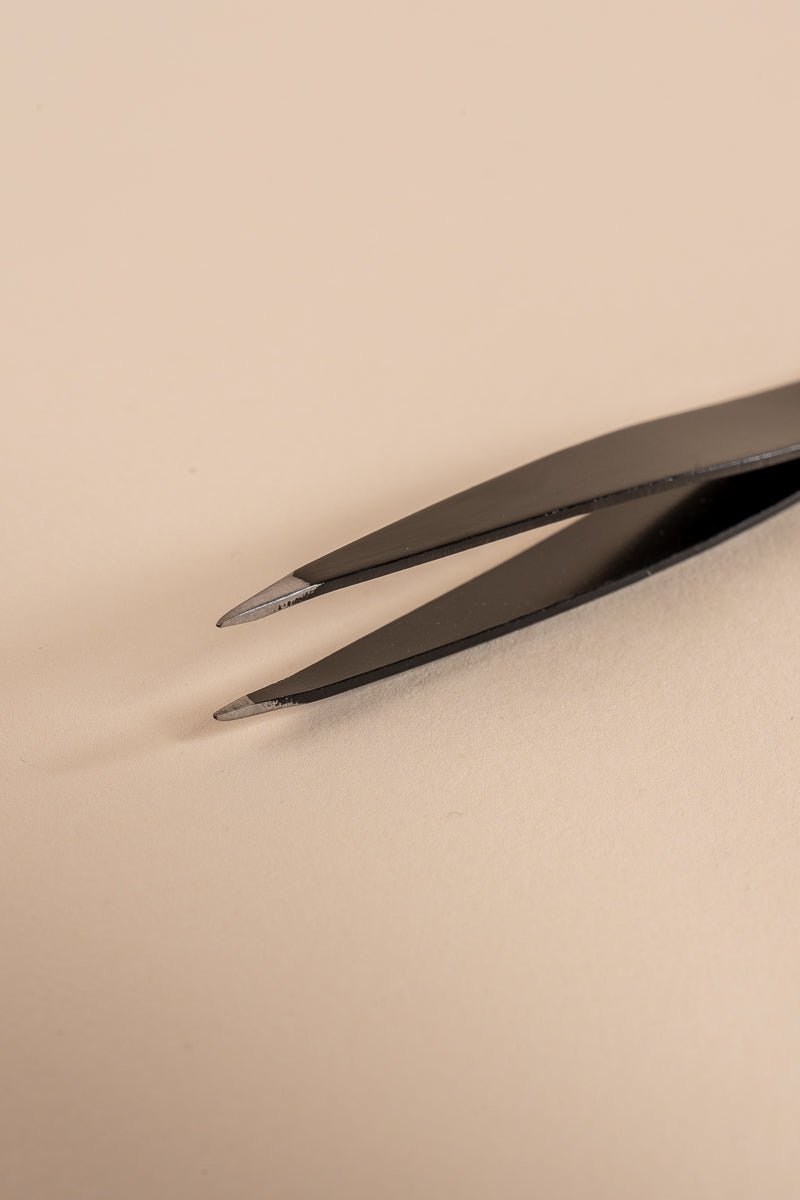 Tweezers